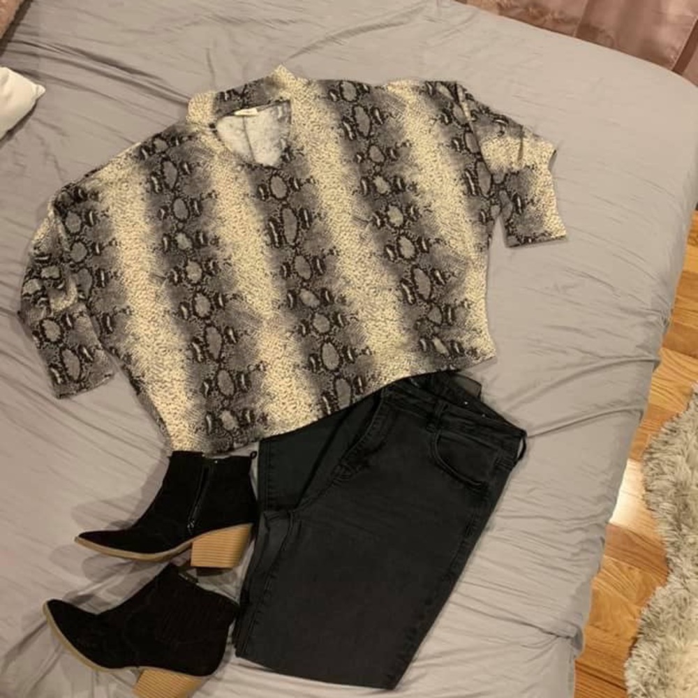 Snake skin sweater!!